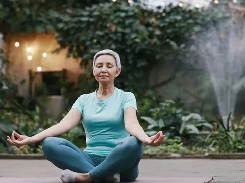 Người sống thọ 100 tuổi thường có 4 thói quen này vào buổi sáng