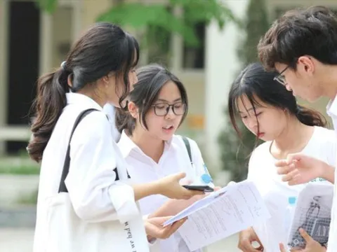 Nhiều ngành học có điểm chuẩn cao chót vót, đạt 9,6 điểm/môn vẫn bị trượt