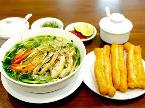 Thả thứ này vào nấu phở gà ngon cực phẩm: Ăn một lần nhớ mãi