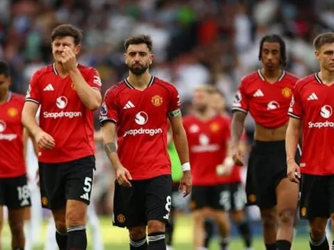 Gary Neville: MU cần gấp tiền vệ trung tâm sau trận hòa Fulham