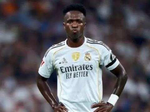 Xabi Alonso giải thích lý do để Vinicius dự bị