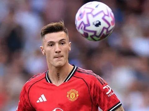 Hàng công đắt giá của Man United vẫn loay hoay tìm lối thoát