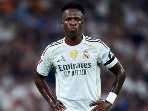 Real Madrid tạo bất ngờ khi để Vinicius, Alexander-Arnold dự bị