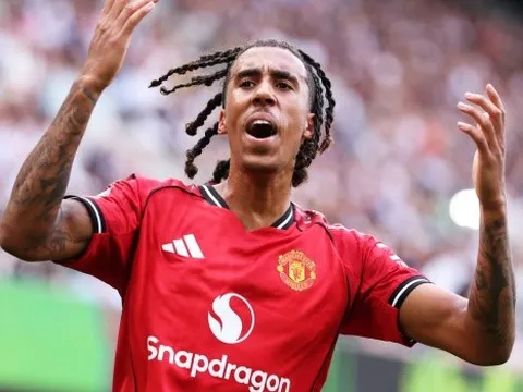 Leny Yoro sáng, Manchester United tối!