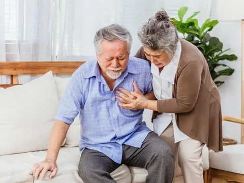 Người sau 40 tuổi nên tập ngay 3 thói quen buổi sáng này để tránh đột quỵ