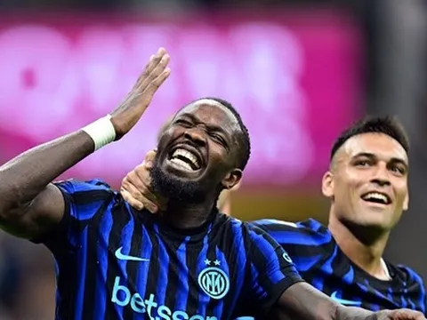 Inter Milan hủy diệt Torino ngày ra quân