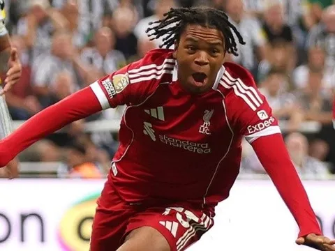 Ngọc quý Rio Ngumoha: Phá kỷ lục Liverpool; Kết liễu Newcastle