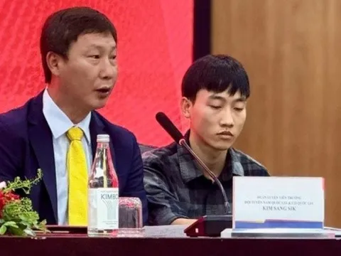 HLV Kim Sang-sik: "Chúng tôi sẽ thử nghiệm Trần Thành Trung"