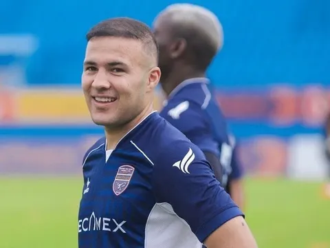 Ngoại binh V-League được gọi lên ĐTQG, chuẩn bị đấu dàn sao châu Á