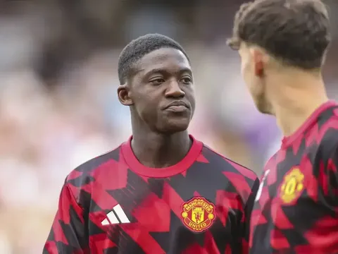 NÓNG: Man Utd chuẩn bị có động thái với Mainoo