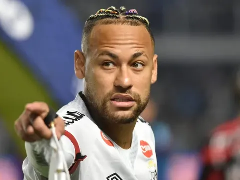 Bị loại khỏi tuyển Brazil, Neymar phá vỡ im lặng