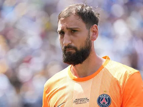 Gianluigi Donnarumma: Từ người hùng đến 'món hàng' và ván cờ domino chuyển nhượng