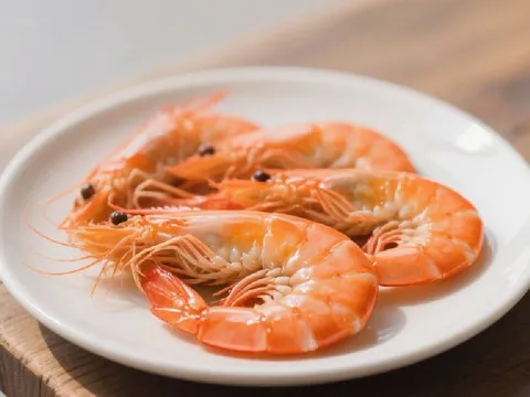 Ăn tôm có hại cho 5 nhóm người này