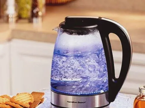 Loại nước này mọi người uống hàng ngày nhưng tăng nhiệt độ lên thì có thể gây ung thư mà ít người biết