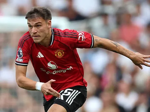 Thảm họa Grimsby và lời hứa của Omar Berrada: Ugarte phải rời Man Utd