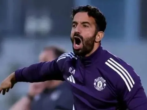 Sự thờ ơ và mất niềm tin của CĐV Manchester United đẩy Amorim vào thế khó