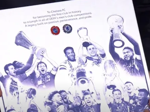 Giành tất cả danh hiệu của UEFA, Chelsea nhận phần thưởng đặc biệt