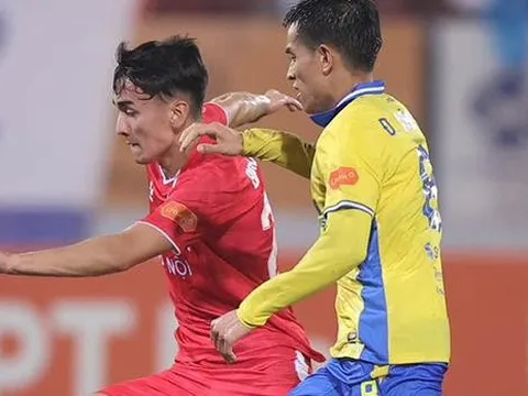 Brandon Ly ra mắt V.League, HLV Polking kỳ vọng vào tương lai