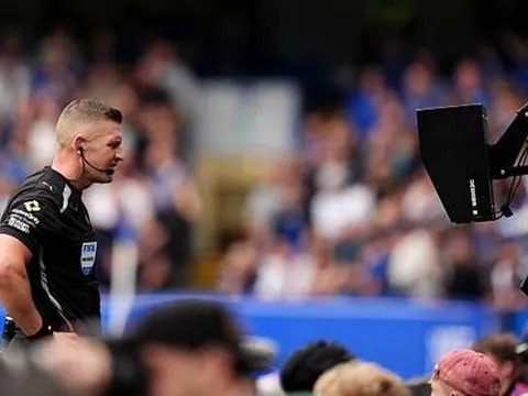 Trọng tài và VAR khiến chiến thắng của Chelsea trở nên "xấu xí"