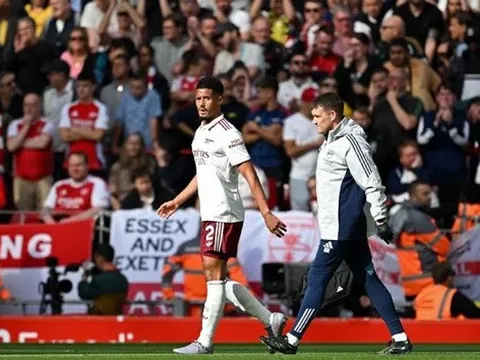 Arteta lo lắng chấn thương của Saliba sau trận Liverpool
