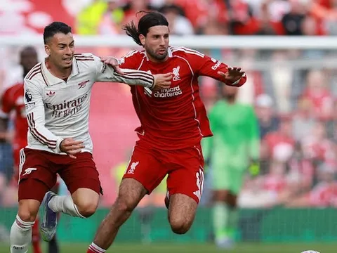 Arsenal có duy nhất 1 cú sút trúng đích trước Liverpool