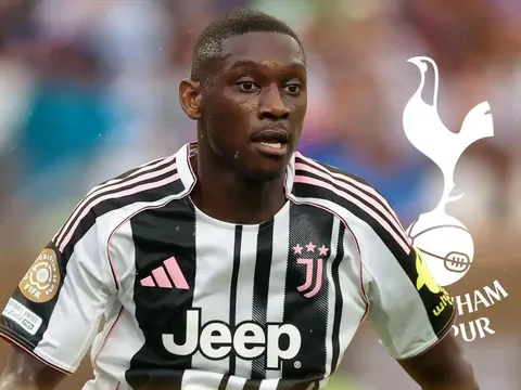 Here we go! Kolo Muani cập bến Tottenham