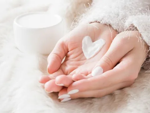 8 mẹo đơn giản chăm sóc da khô ráp ngày Thu