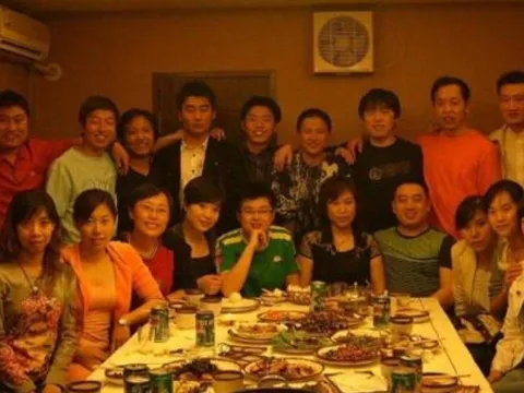 Đi họp lớp ai cũng gặp: 4 kiểu người luôn có mặt và 3 kiểu vắng bóng
