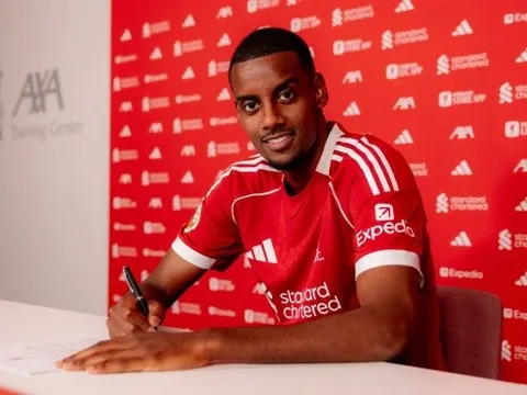 CHÍNH THỨC! Liverpool đón bom tấn Alexander Isak