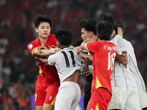 Chuyên gia Indonesia: U23 Lào "dựng xe buýt" như Việt Nam