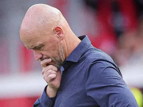 Erik ten Hag bức xúc khi bị Leverkusen sa thải sớm