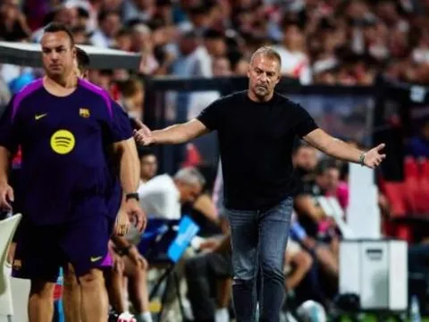 Tại sao Hansi Flick khóa các cầu thủ Barcelona trong phòng thay đồ sau trận hòa Vallecano?