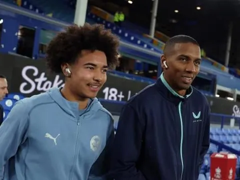 Ashley Young và con trai Tyler có thể làm nên lịch sử tại Ipswich Town