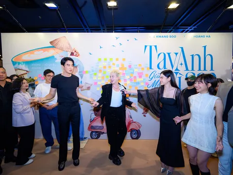  Duy Khánh hướng dẫn "Hươu cao cổ"  Lee Kwang Soo nhảy, netizen cảm thán: "Tập đoàn bán chiếu vươn tầm Quốc tế"