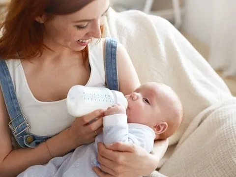 Hướng dẫn chọn sữa công thức phù hợp cho bé từ 0-12 tháng