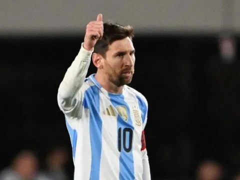 Messi rực sáng với cú đúp, Argentina đè bẹp Venezuela