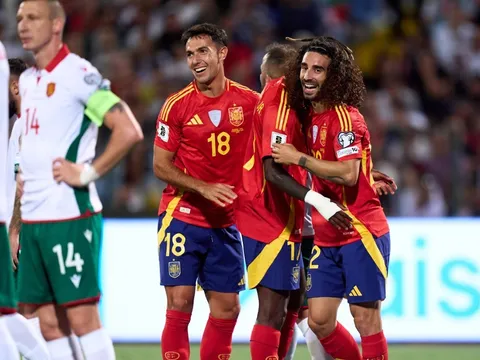CĐV Tây Ban Nha khen ngợi Cucurella là hậu vệ trái hay nhất thế giới