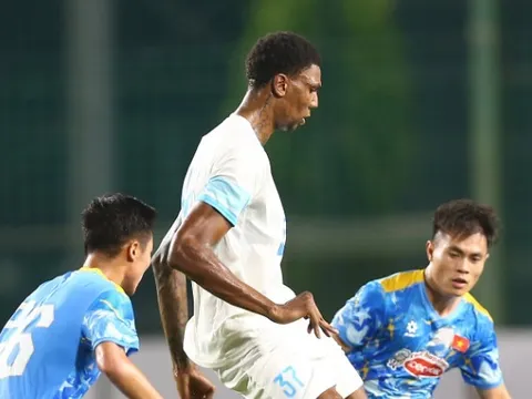 CĐV Nam Định "không biết nên vui hay buồn" sau thắng lợi 4-0 trước tuyển Việt Nam