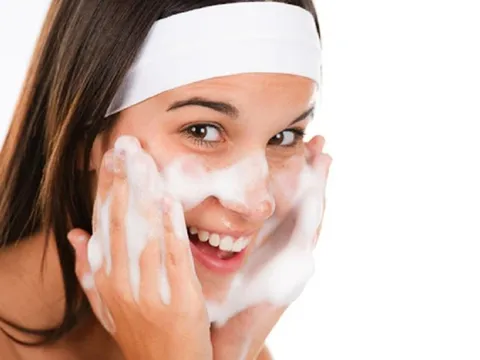 3 sai lầm cơ bản khi rửa mặt khiến da ngày càng xấu