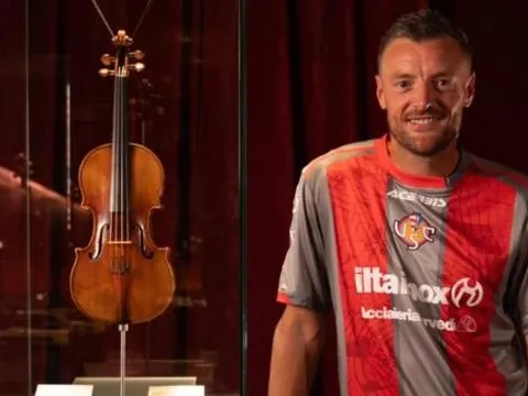 Cremonese công bố Vardy tại nhà hát âm nhạc cổ điển nổi tiếng
