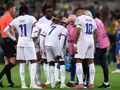 Deschamps đối mặt chỉ trích từ PSG sau chấn thương của Dembele