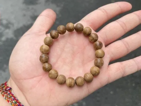 5 loại vòng gỗ phong thủy mang lại tài lộc, sức khỏe, tình duyên, trừ tà và công danh sự nghiệp