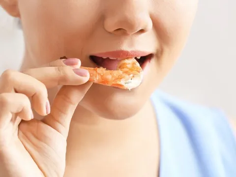 Tôm ngon lại bổ nhưng có 4 người đừng dại ăn vào