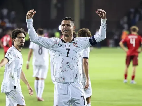 Ronaldo vượt Messi, chỉ cách kỷ lục 1 bàn