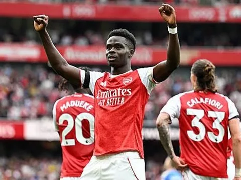 Sự ổn định của Saka mang đến một vấn đề ở Arsenal
