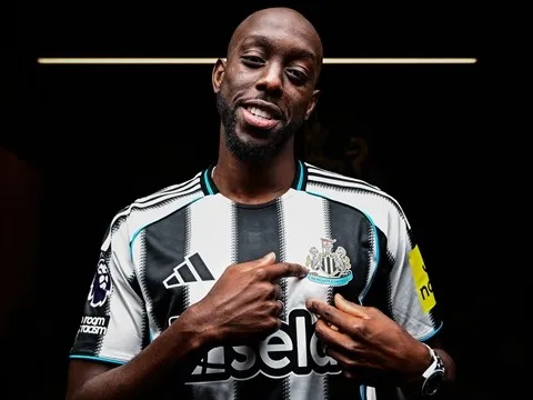 "Bom tấn" 55 triệu bảng của Newcastle lỡ đại chiến Chelsea, Man Utd