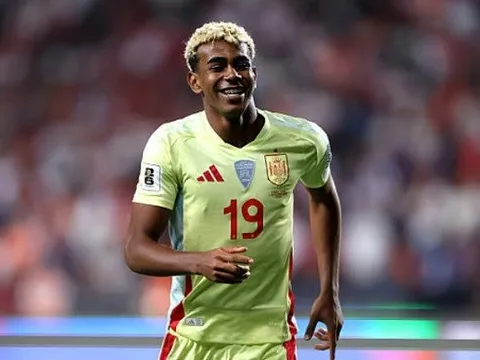 Nico Williams hé lộ chuyện tình cảm của Yamal