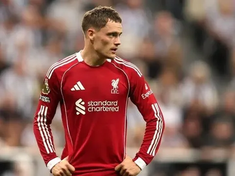 Sếp Bayern mỉa mai cách chi tiền của Ngoại hạng Anh