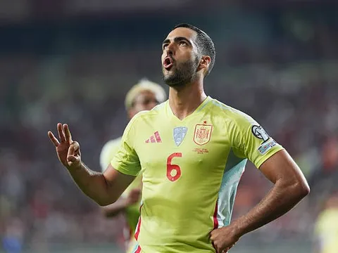 HLV Tây Ban Nha ca ngợi sao Arsenal là 'thiên tài' sau cú hat-trick ấn tượng