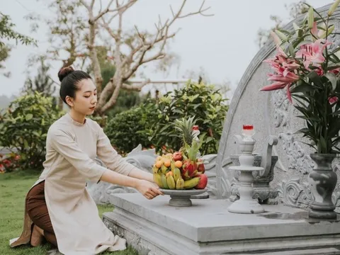 4 người không đi viếng mộ, Tổ Tiên không độ Tiền - Tài, là ai?